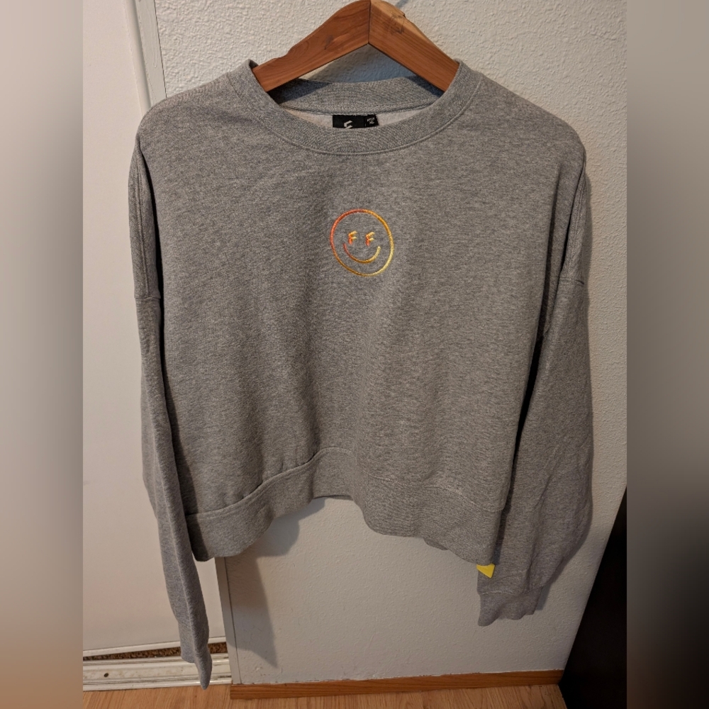 Women's Cropped‎ Smiley Face Crewneck Sweatshirt Gray Size XL